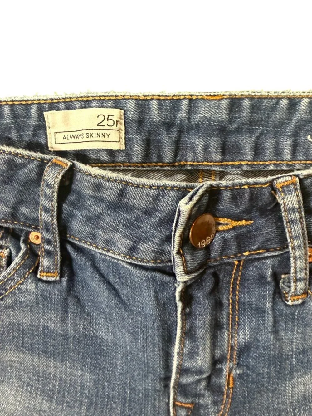 Gap 1969 Real Straight Leg Distressed Jeans - Light Wash - Size 25 - Picture 4 of 6